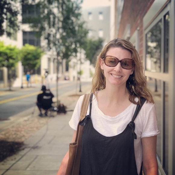 Meet your Posher, Amy - Picture 2 of 6